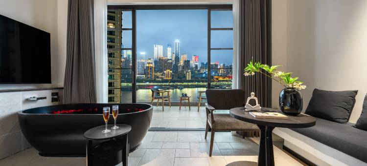 SFEEL设计师酒店(重庆南滨路下浩公交站店)图片