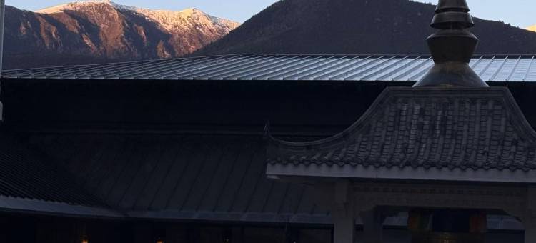 林芝悦皇冠度假酒店图片
