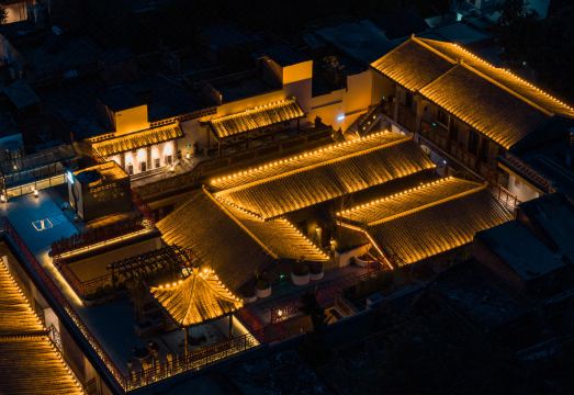 良驿寻迹中式庭院民宿（十字街夜市洛邑古城地铁站店）外景图