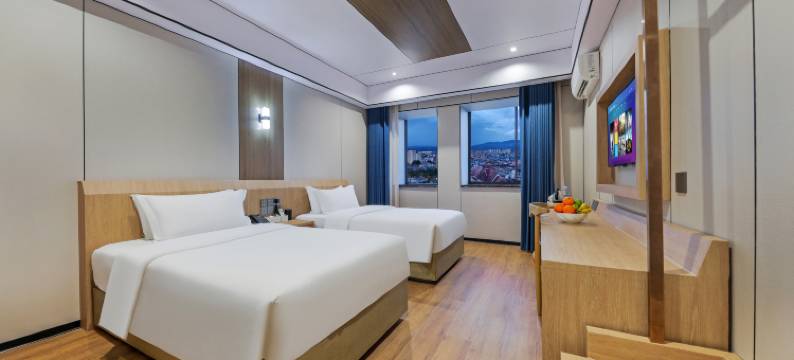 喆家国际酒店(西双版纳景洪泼水广场江边夜市店)图片