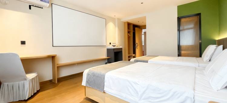 四季影院酒店(南昌八一广场火车站店)图片