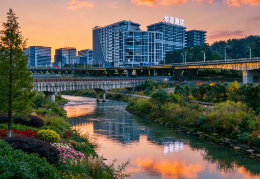 Huafei Hotel (Guiyang Longdongbao International Airport Sasseur Outlets) over view