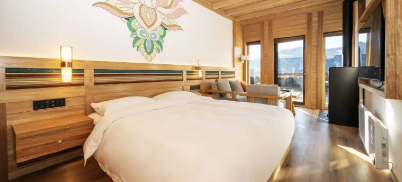 木里长海隐柏酒店图片