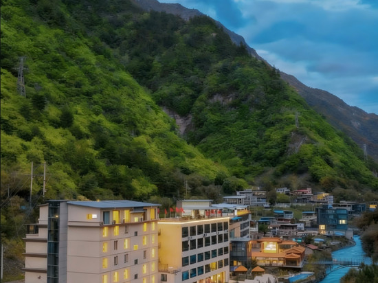 RelaxC丽宽·隐世汤泉酒店(毕棚沟理小路店)