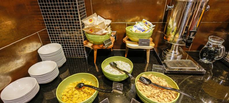 Gloucester Robinswood Hotel by Sunday图片