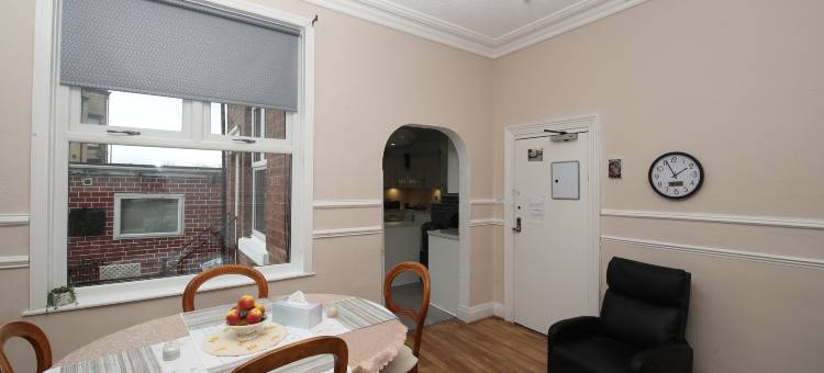 利兹OYO伍德维尔旅馆(Woodville Lodge Leeds Free Parking Direct Bus to City Centre)图片