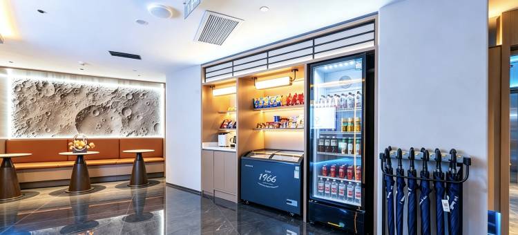 叶与晨电竞电影酒店(天津站津湾广场店)图片