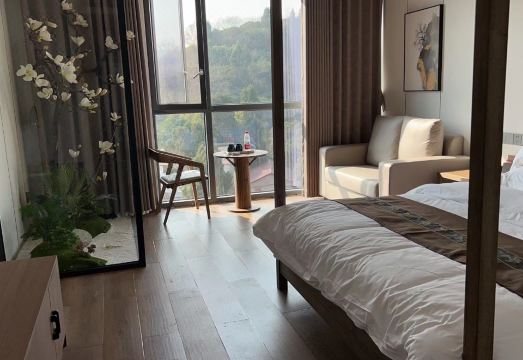 Yifeng Hotel Hotel Overview