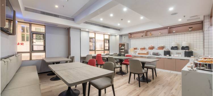 柏曼酒店(湛江鹰展广场赤坎民国风情街店)图片