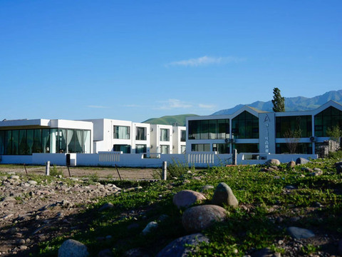 那拉提岭上云精品民宿