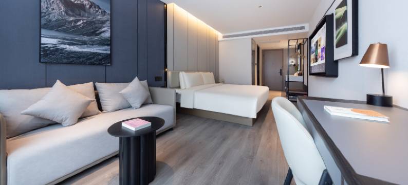 南京金马路地铁站亚朵酒店图片