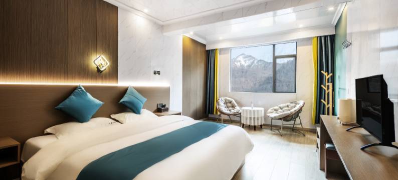 四姑娘山雪山情民宿图片