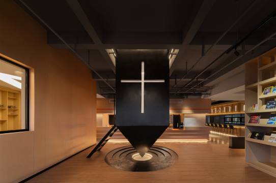 吃山02救赎青年旅店(重庆两路口皇冠大扶梯店)