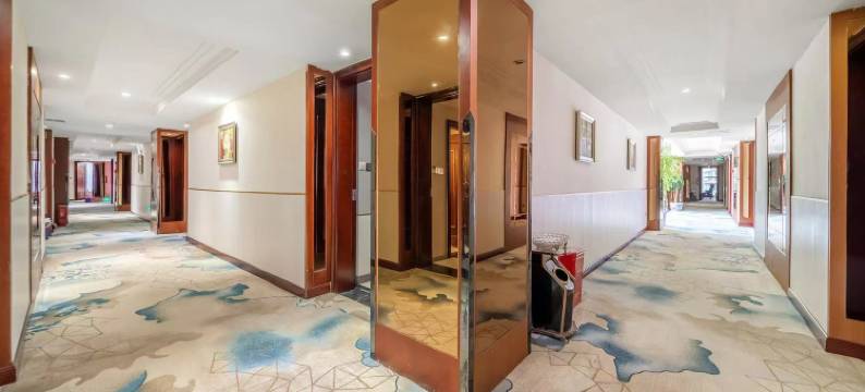 异风酒店(文理学院红河校区店)图片