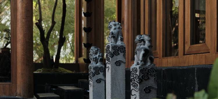 十里清山·自然原木风民宿(沙溪古镇店)图片