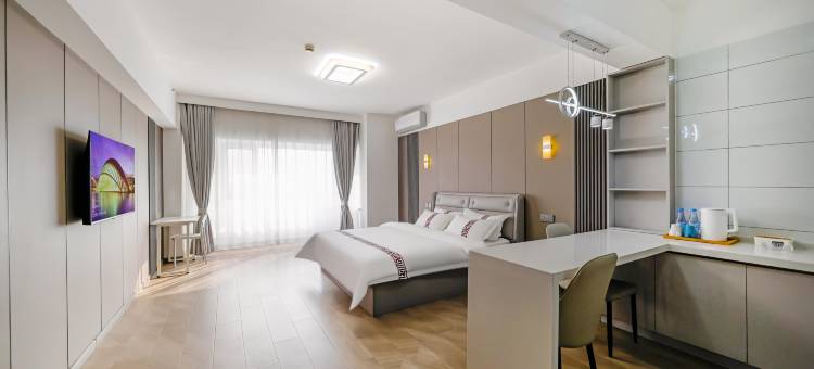 那么海棠·高空城景酒店(沈阳西塔美食街店)图片