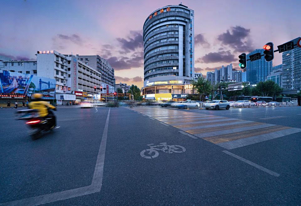  Hotel Overview