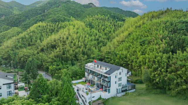 莫干·陌野和居私汤温泉溯溪设计别墅