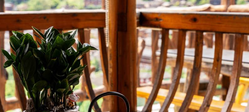 抱月楼·C位景观度假美宿(西江千户苗寨观景台店)图片