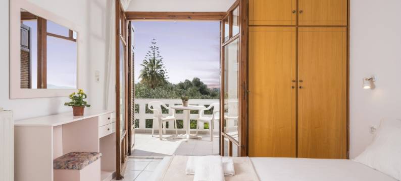 米哈利斯船长公寓 - 距卡拉马基海滩750米(Captain Michalis Apartments - 750m from Kalamaki Beach)图片