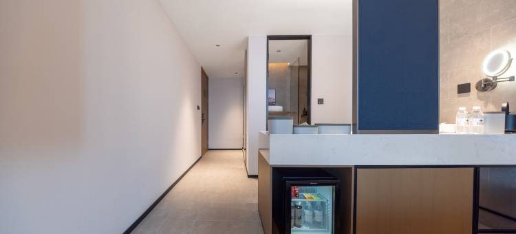 大连星海广场会展中心地铁站亚朵酒店图片