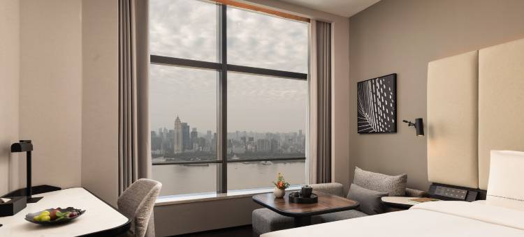 武汉武昌长江中心江景亚朵酒店图片