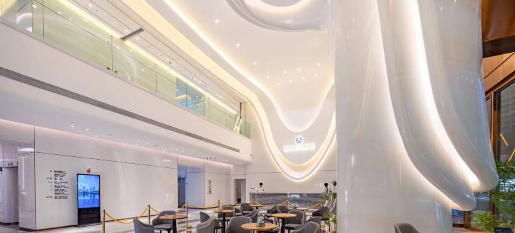 溪盼高空江景美宿图片