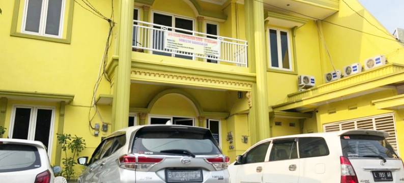 巴布萨拉姆荣库特米特拉红门酒店民宿(Homestay Babussalam Rungkut Mitra RedDoorz)图片