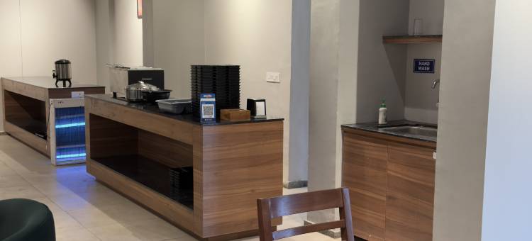 Modern Studio Near Bombay Hospital |Juliet Balcony图片