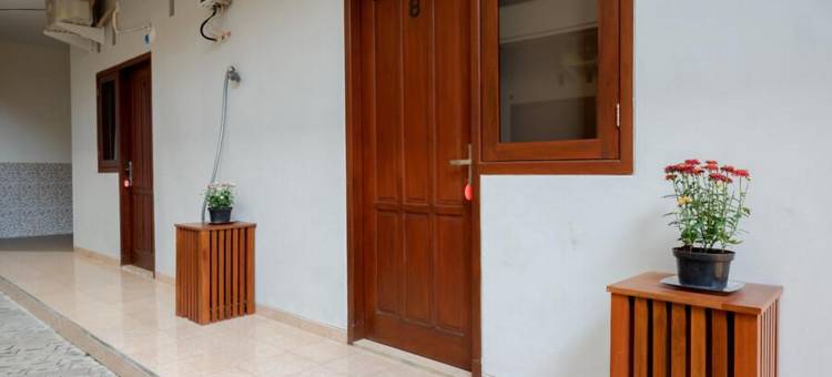 红多兹Kudus City城市广场家庭旅馆 2(RedDoorz near Alun Alun Kudus 2)图片