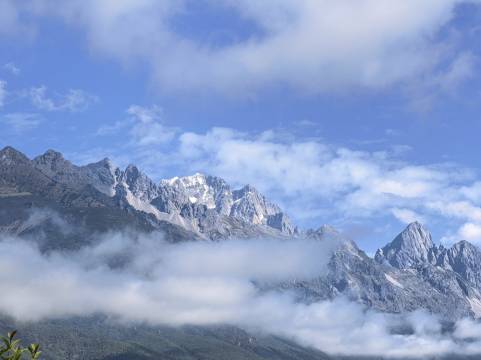 椿山雪・日照金山・田园牧场度假民宿Mountain Spring(白沙古镇店)图片