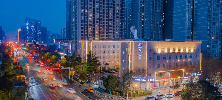 白玉兰酒店(西安霸城门地铁站明光路旗舰店)图片