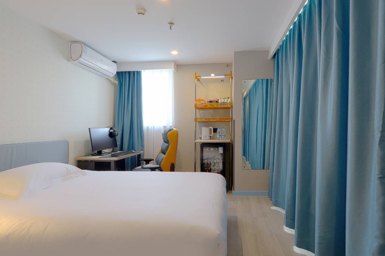 网鱼电竞酒店(苏州龙湖相城天街夏圩地铁站店)