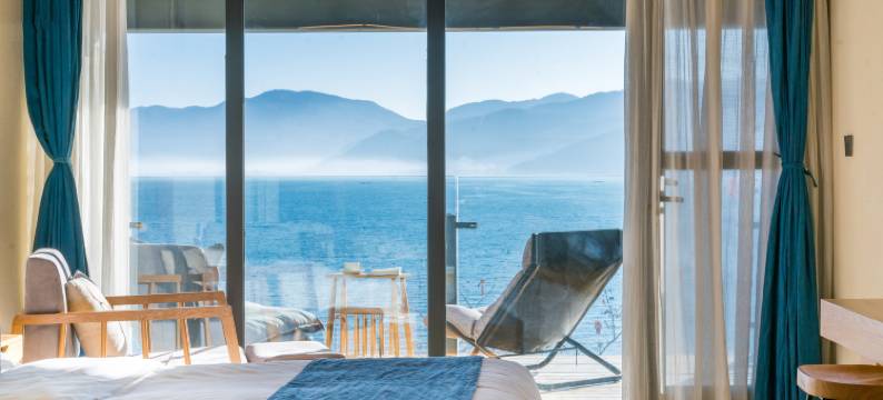 晏坐湖景清奢民宿(泸沽湖猪槽船游湖大落水村店)图片