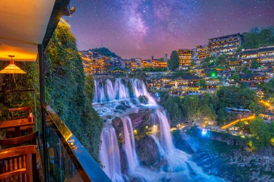 十二城·瀑上仙·280度观瀑星空云宿(芙蓉镇大瀑布店)图片