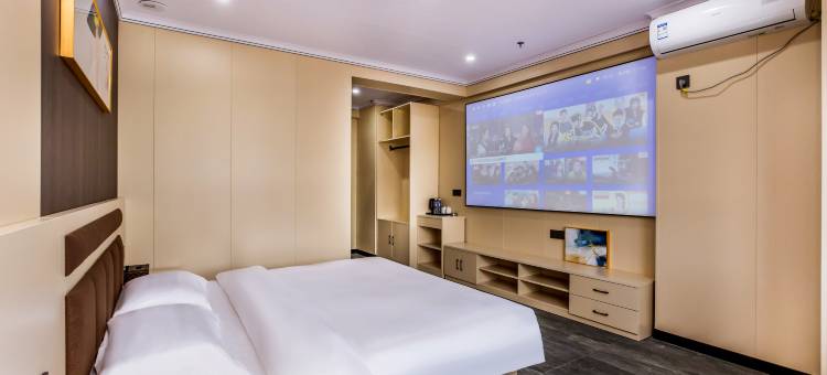 云汐电影酒店(承德南站大学城店)图片
