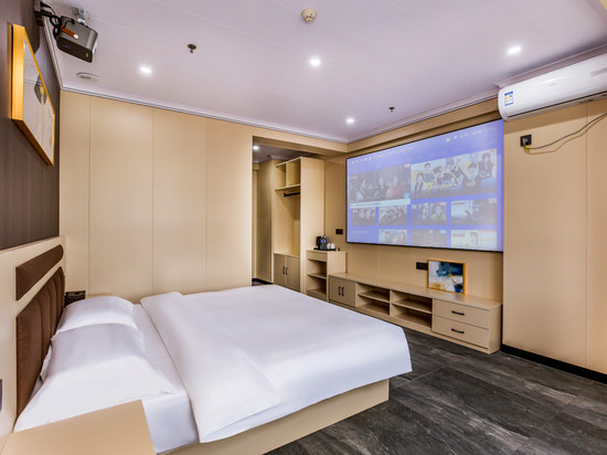 云汐电影酒店(承德南站大学城店)