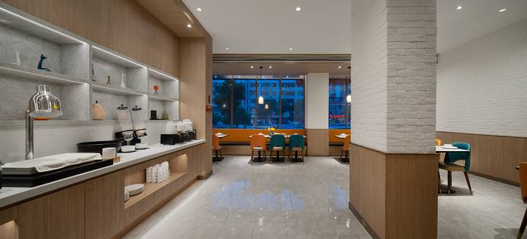 云丽酒店(高安大道华鼎中央城店)图片