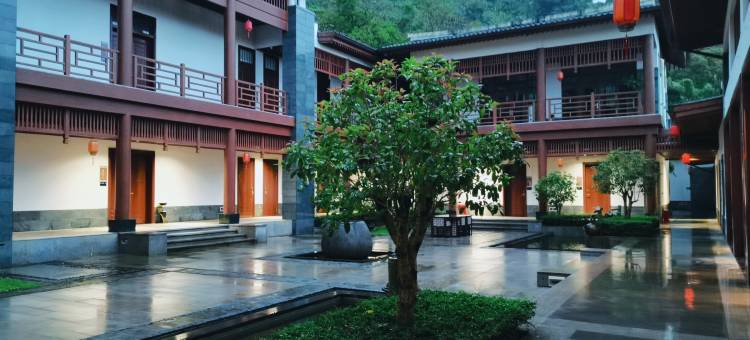 山水居森林瀑布营地(百花岭店)图片