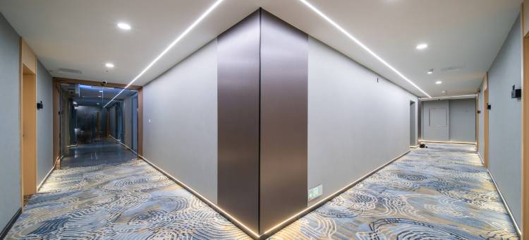 网鱼电竞酒店(成都龙泉吾悦广场书房地铁站店)图片