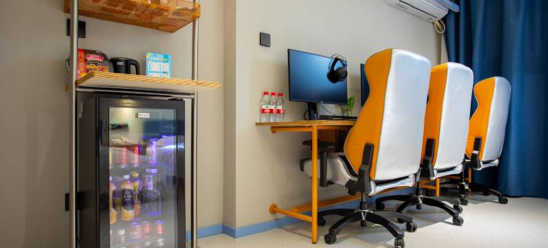 南逸电竞酒店(上海奉贤南桥店)图片