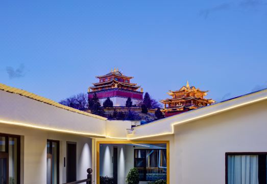 Shangri-La Banxia Time Homestay (Dukezong Ancient City Branch) Hotel Overview