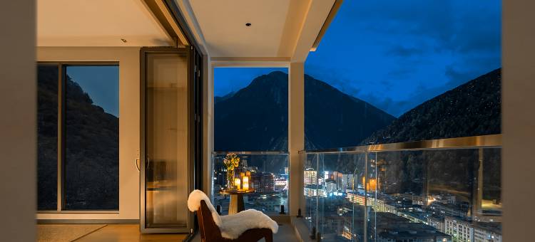 看山是山·隐奢·悬崖观景民宿(康定情歌广场店)图片