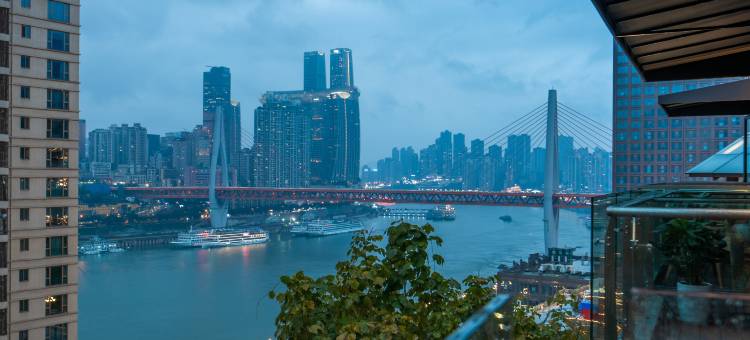 SFEEL设计师酒店(重庆南滨路下浩公交站店)图片