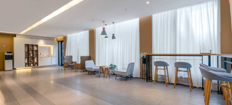 如家商旅酒店(青岛中央商务区海慈医疗地铁站店)图片