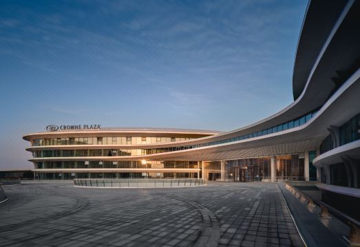 Crowne Plaza Wuhan Tianhe Airport Hotel Overview
