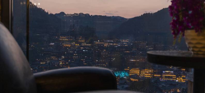 西江千户苗寨夜景弘客栈图片