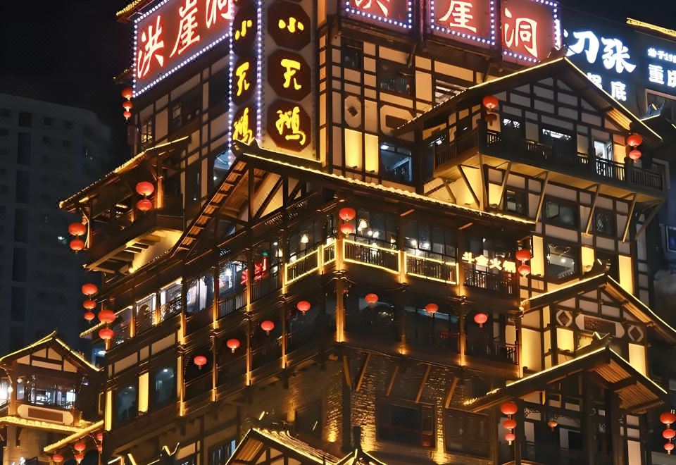 FUNGEE River View Hotel (Hongya Cave, Jiefangbei Pedestrian Street, Chongqing) over view