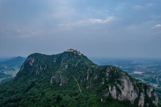 乐富强岱鳌山居图片