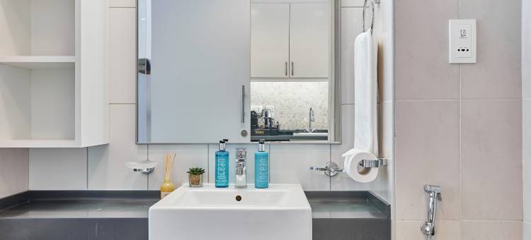 bnbme | 棕榈岛时尚单间公寓，带阳台，可欣赏海景(bnbme | Chic Studio in Palm w/ Balcony & Sea Views)图片